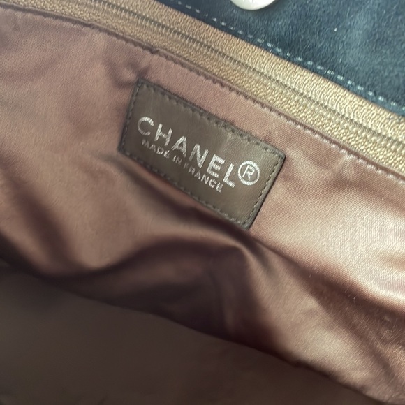 Chanel tote - Picture 13 of 17